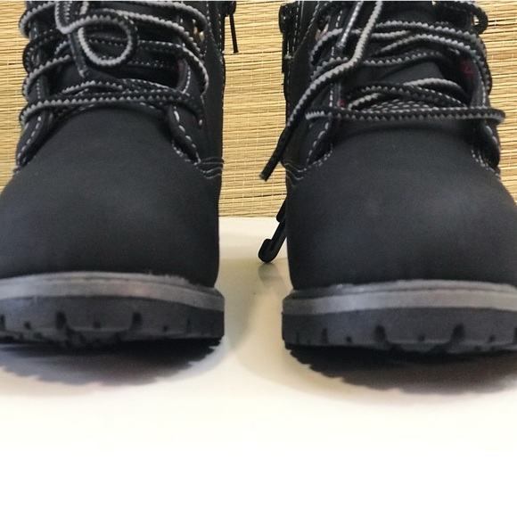 Children Boys Black Walking Boots New! - Picture 3 of 8